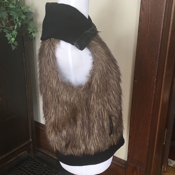 🎉Faux Fur Vest - Picture 2 of 6